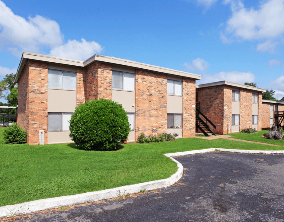 building at the Oakley apartment homes in Tuscaloosa, AL