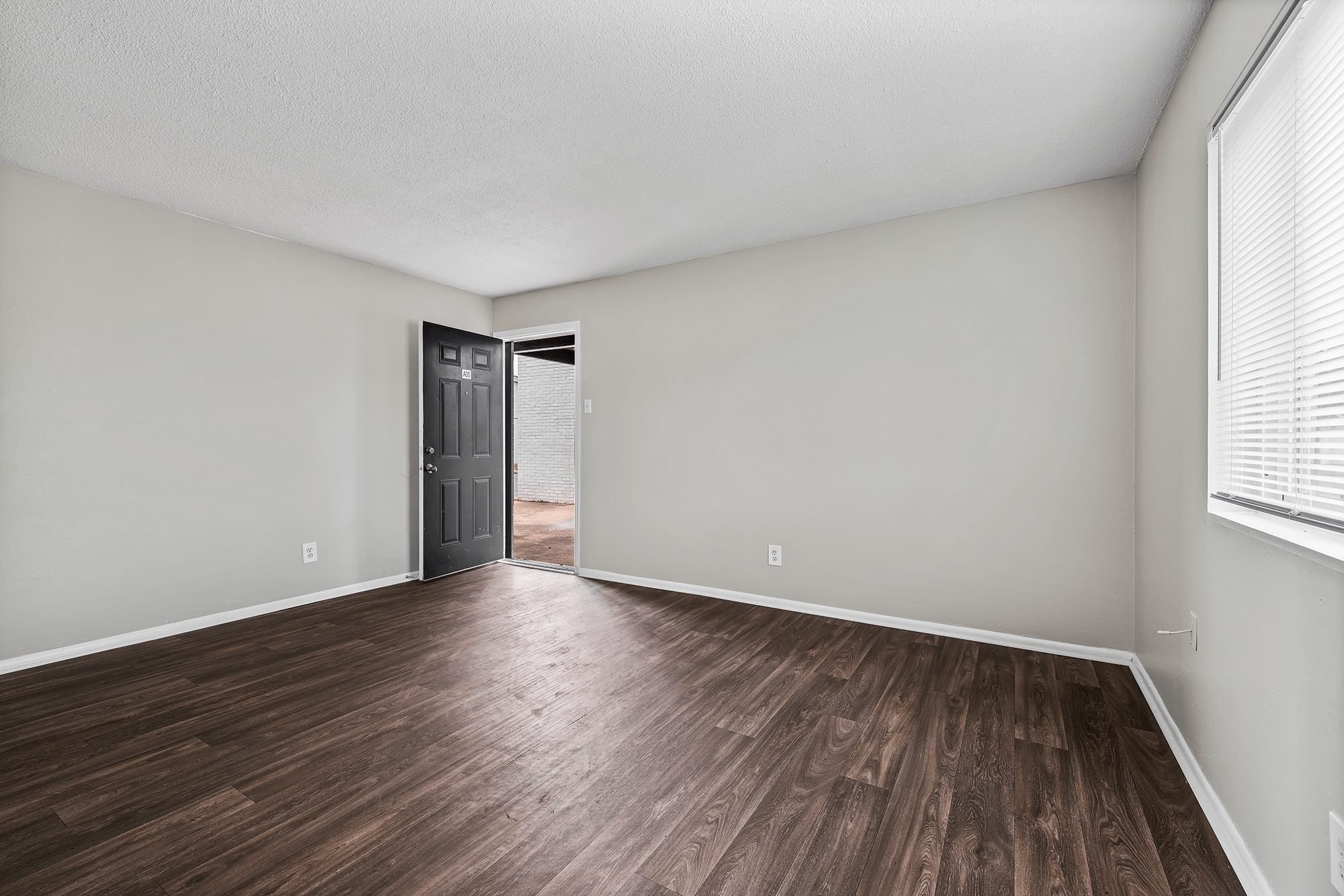 wood floor living room at the Oakley apartment homes in Tuscaloosa, AL